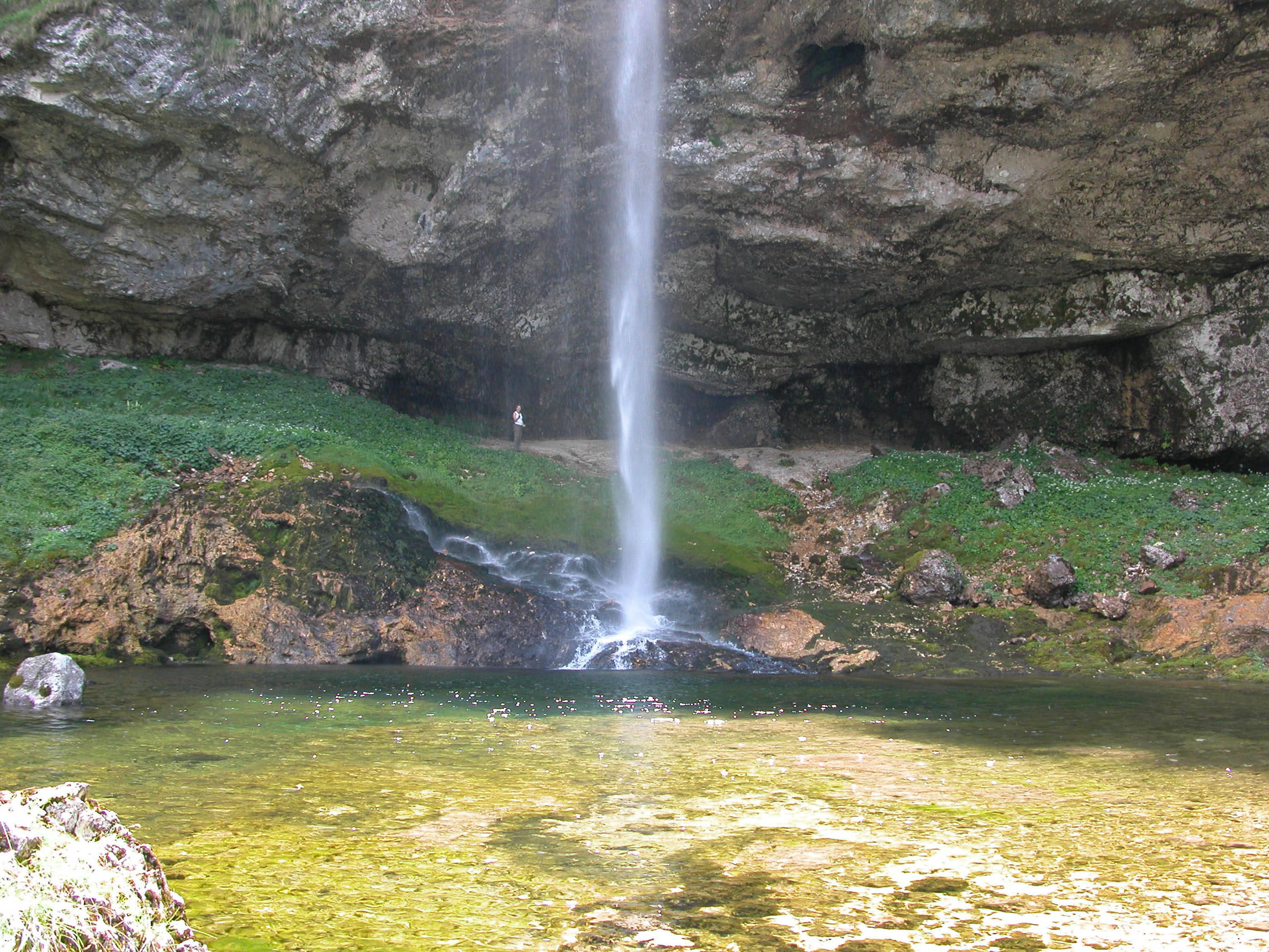 Fontanone di Goriuda - cascata d'acqua in ambiente alpino - fotografia di Marco di Lenardo